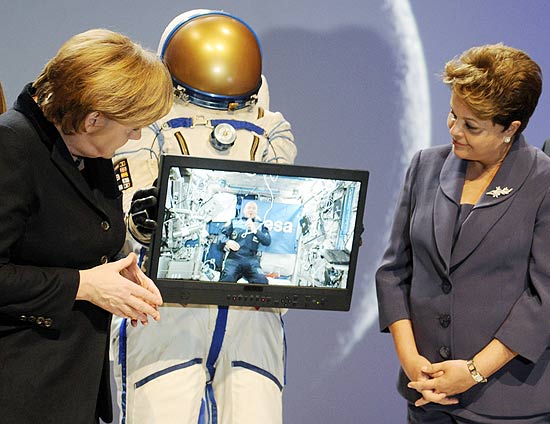A chanceler alem, Angela Merkel, e a presidente Dilma Rousseff, na abertura da CeBIT, em Hannover, na Alemanha