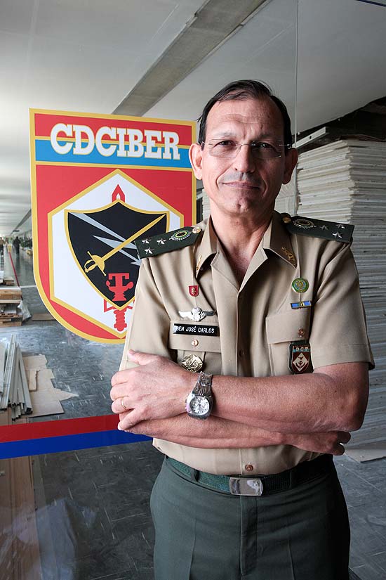 O general José Carlos dos Santos, comandante do CDCiber (Centro de Defesa Cibernética)