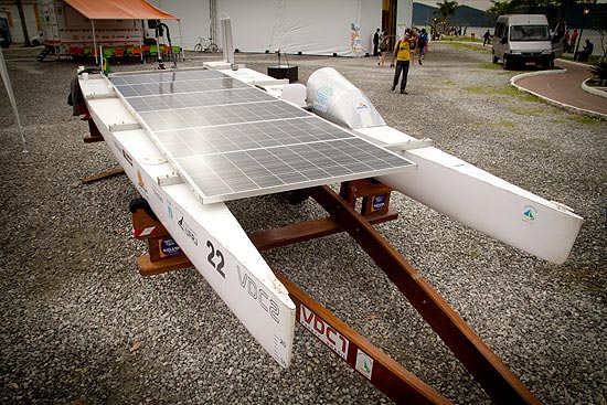 O barco VDC2, feito pelo INP (Instituto Nautico de Paraty), UFRJ e UFSC e que se move com motor eletrico movido a energia solar. 
