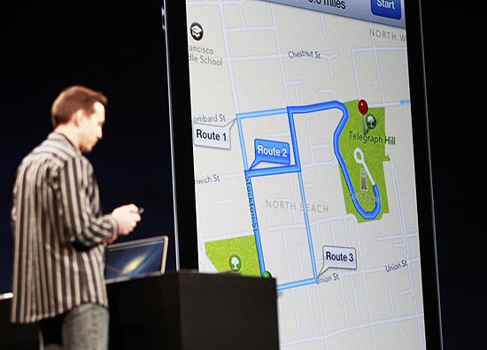 Scott Forstall, executivo da Apple, apresenta as caractersticas do novo app de mapas do iOS, durante o WWDC