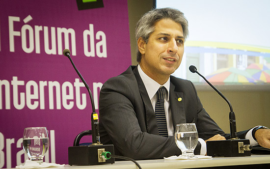 O deputado federal Alessandro Molon (PT-RJ), relator do Marco Civil, durante o Frum da Internet, em Olinda (PE)