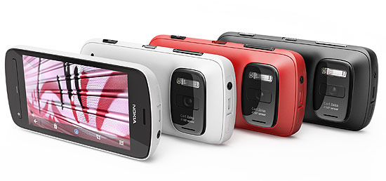 Smartphone Nokia PureView 808, com câmera de 41 megapixels, lançado no Brasil a R$ 1.999