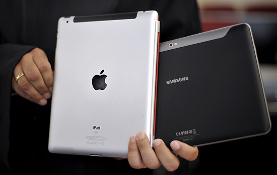 Tablets Apple iPad (esquerda) e Samsung Galaxy Tab 10.1, objetos de discusso durante o julgamento
