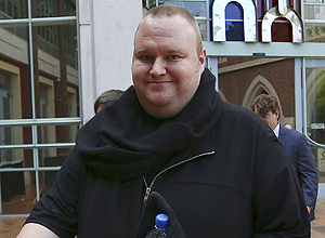 ORG XMIT: DGM05 Kim Dotcom leaves the New Zealand´s High Court in Auckland August 7, 2012. Kim Dotcom, the founder of the Megaupload online file-sharing site embroiled in U.S. piracy and fraud investigations, said on Tuesday New Zealand police punched and kicked him during a raid on his mansion. REUTERS/Simon Watts (NEW ZEALAND - Tags: CRIME LAW SCIENCE TECHNOLOGY)