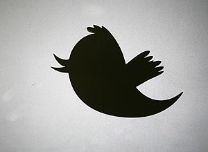 Logtipo do Twitter na sede da empresa, em San Francisco; hacker vazou dados de 15 mil usurios