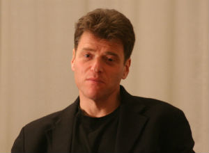 O historiador Andrew Keen, autor de "Vertigem Digital"