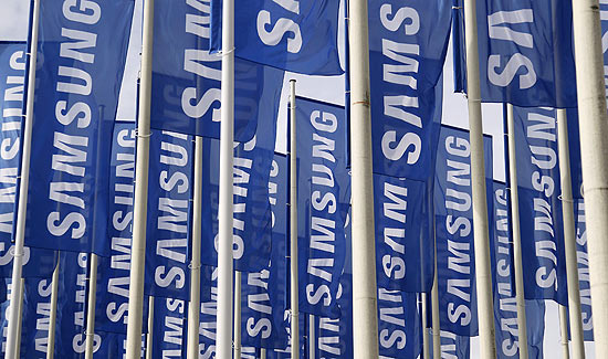 Bandeiras da Samsung durante a feira IFA de 2012, em Berlim