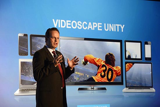Marthin De Beer, vice-presidente da Cisco, apresenta o Videoscape na CES 2013