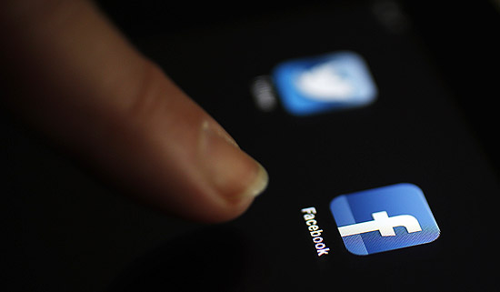 Executiva diz que é melhor deixar questões profissionais fora do Facebook
