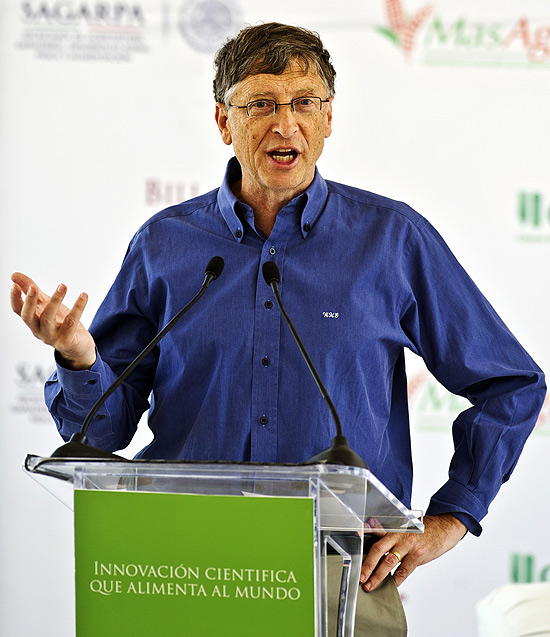 Bill Gates fala durante a inaugurao de centro de pesquisa bancado por sua fundao em Texcoco, Mxico