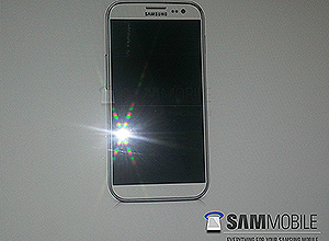 Suposta fotografia de divulgação do Galaxy S 4 divulgada pelo site "SamMobile"