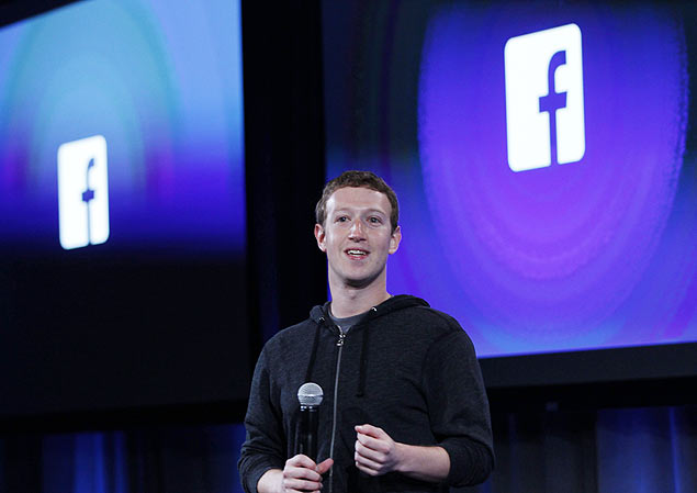 Mark Zuckerberg, fundador e diretor do Facebook, fala durante "[evento]":http://www1.folha.uol.com.br/tec/1257195-facebook-lanca-tela-inicial-para-celulares-com-android.shtml da empresa em Menlo Park, Califórnia 