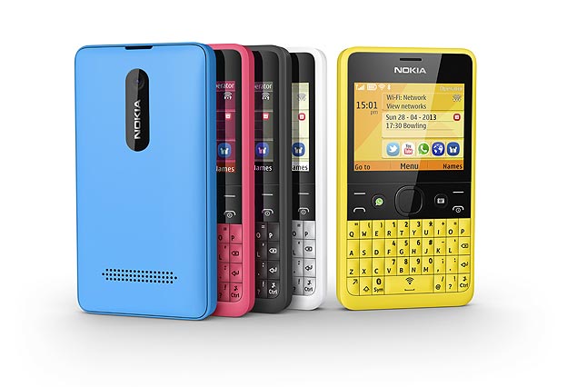 O celular Nokia Asha 210; Microsoft herdou a famlia de smartphones ao adquirir a Nokia