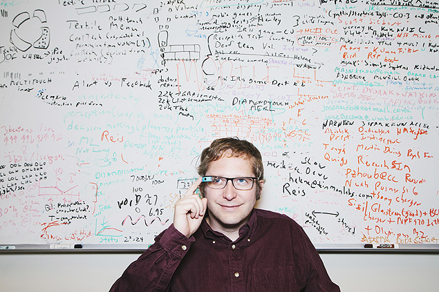 O tnico do Google Project Glass, Thad Starner, no seu escritrio, em Atlanta