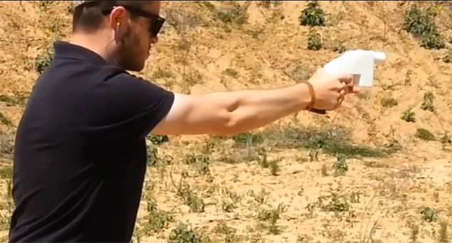 Captura de tela do vídeo de apresentação da pistola Liberator, fabricada por uma impressora 3D, cujo projeto é de autoria da empresa Defense Distributed (DefCAD)