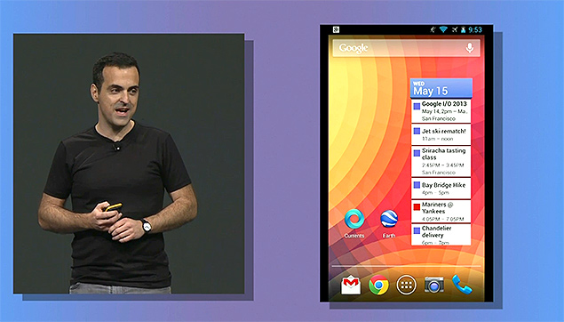 O brasileiro Hugo Barra, executivo do Google que  responsvel por produtos Android na empresa, mostra uma tela do Samsung Galaxy S 4 ( dir.) vendido na loja Play com sistema Android sem modificaes