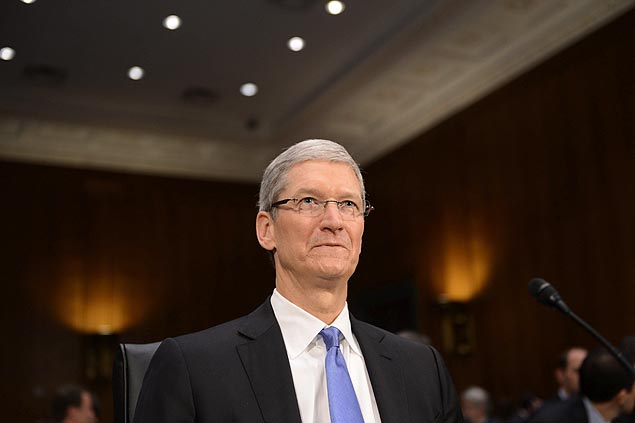 Tim Cook, executivo-chefe da Apple, durante interrogatrio sobre evaso fiscal em Washington
