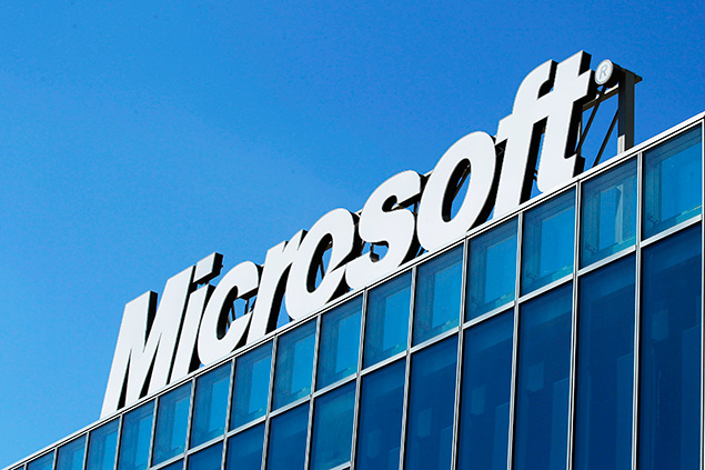 Logotipo da Microsoft em escritrios de Bucareste, na Romnia; empresa anunciou reestruturao