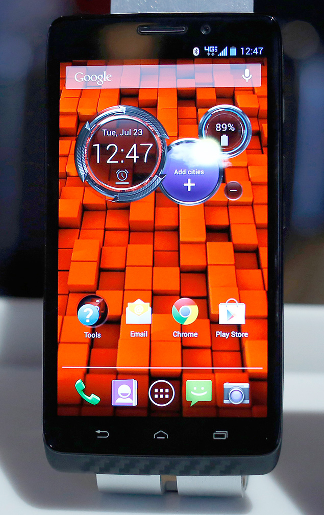 O smartphone Droid Maxx, da Motorola, durante seu anncio, que aconteceu em Nova York nesta tera (23)