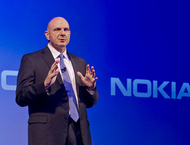 Presidente-executivo da Microsoft, Steve Ballmer fala durante o anncio da aquisio da Nokia pela empresa que dirige