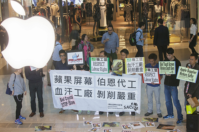 Ativistas protestam contra ms condies de trabalho dos funcionrios de fornecedora da Apple em Hong Kong