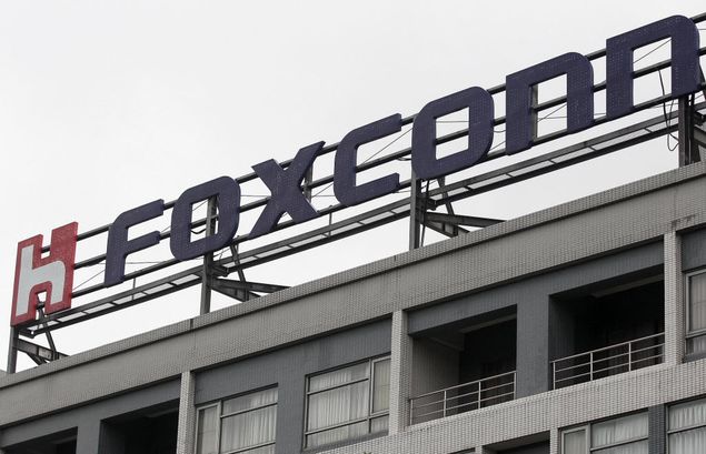 Logotipo da Foxconn visto no topo da sede da companhia em Tucheng, na cidade de New Taipei