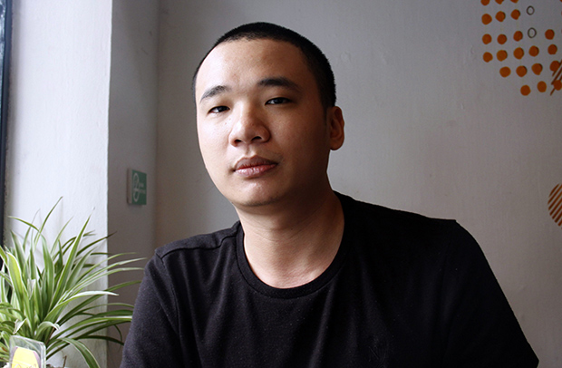 Dong Nguyen, 29, em um cibercaf de Hanoi, capital do Vietn