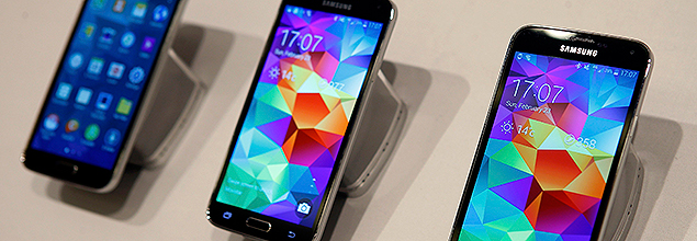 O Galaxy S5, lanado em 2014. Smartphone possui processador da Qualcomm