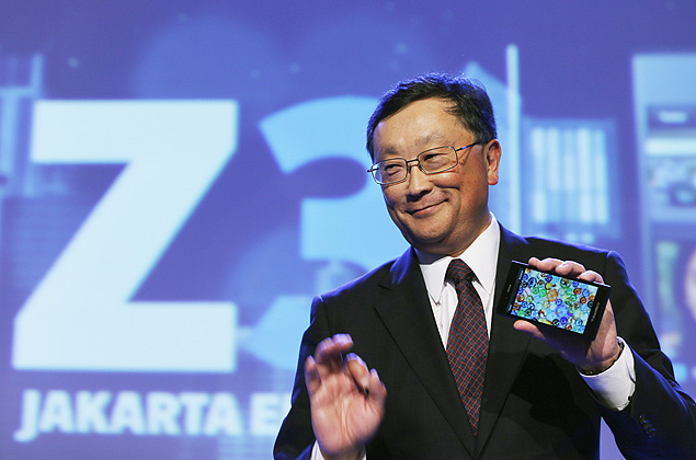 John Chen, apresenta o smartphone BlackBerry Z3 em fevereiro durante evento