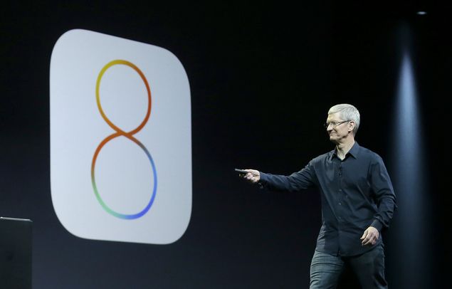 Tim Cook, presidente-executivo da Apple, apresenta o iOS 8 durante conferncia