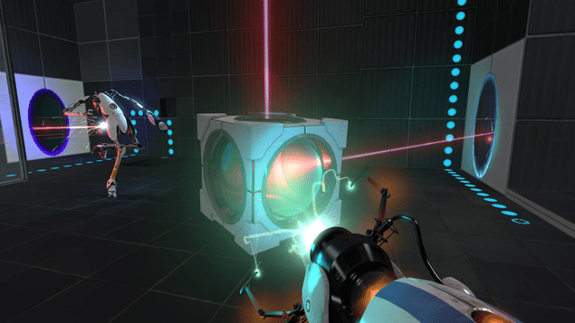 Nesta fase de "Portal 2", portais so utilizados para guiar o laser e atingir o outro jogador