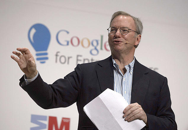 Google Executive Chairman Eric Schmidt speaks at the "The South Summit"- Spain Start-Up convention at Las Ventas bullring on October 10, 2014 in Madrid. AFP PHOTO / DANI POZO ORG XMIT: TG3429
