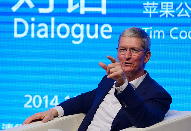 Executivo-chefe da Apple, Tim Cook fala na Universidade Tsinghua, em Pequim