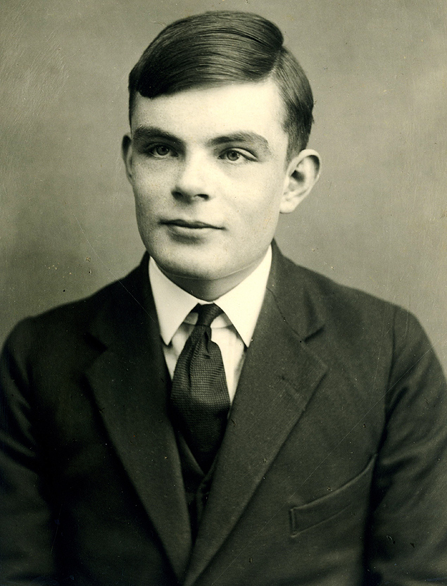 O matemtico britnico Alan Turing posa para foto na escola em Dorset (Inglaterra) em 1928