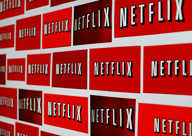The Netflix logo is shown in this illustration photograph in Encinitas, California October 14, 2014. Netflix Inc shares were down 3.1 percent at $435.28 after the announcement. The streaming video company will announced its quarterly results later on October 15. Picture taken October 14, 2014. REUTERS/Mike Blake (UNITED STATES - Tags: ENTERTAINMENT MEDIA 