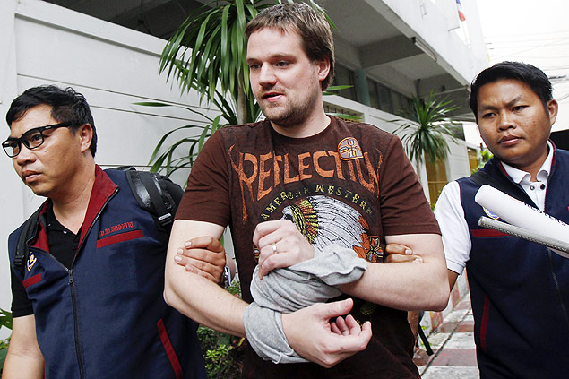 Fredrik Neij (centro), co-fundador do Pirate Bay, foi preso na Tailndia no ltimo ms de novembro