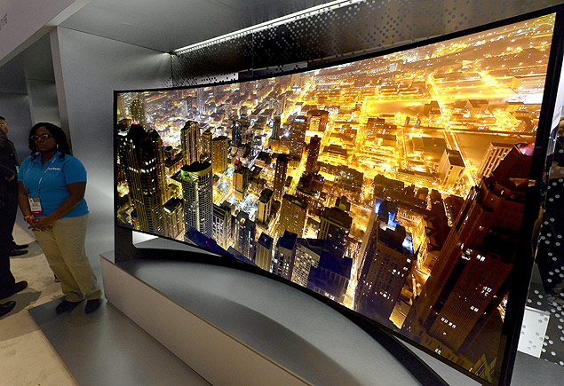 Nova TV conectada apresentada pela Samsung na feira CES 2015