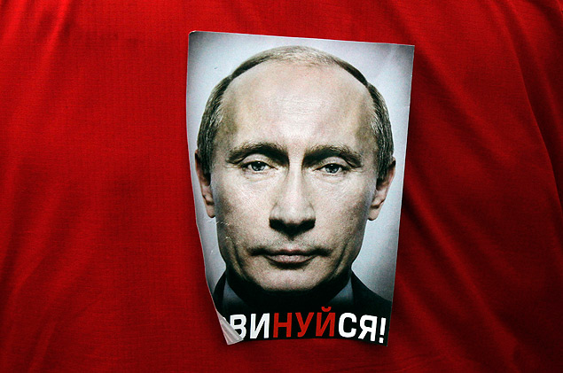  Adesivo mostrando o líder russo, Vladimir Putin, com a expressão "Obedeçam!" em Moscou