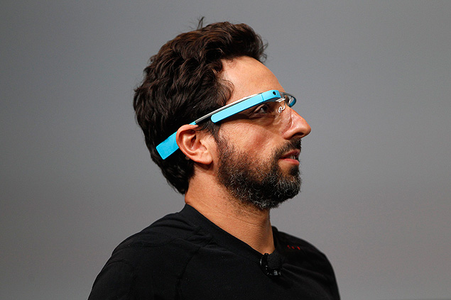 Sergey Brin, cofundador e executivo do Google, usa o Glass durante demonstrao em San Francisco