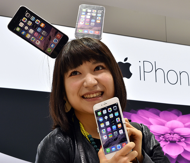 F da Apple durante lanamento do iPhone 6 no Japo