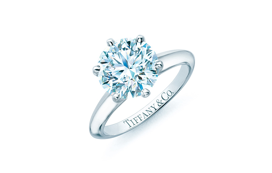 Anel de Noivado Tiffany Setting em platina com diamante que sai a partir de R$ 8.490