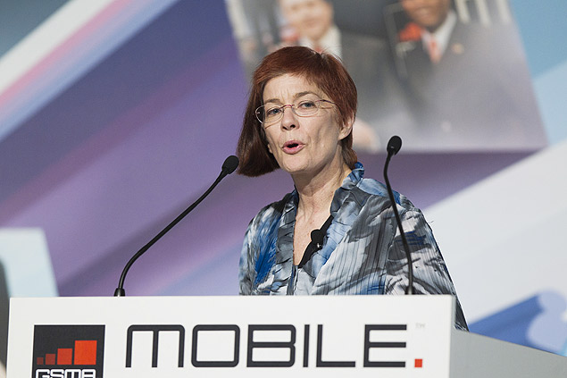 ORG XMIT: 162437306 Mitchell Baker, chairperson of Mozilla Foundation, speaks during a keynote address at the Mobile World Congress in Barcelona, Spain, on Tuesday, Feb. 26, 2013. The Mobile World Congress, where 1,500 exhibitors converge to discuss the future of wireless communication, is a global showcase for the mobile technology industry and runs from Feb. 25 through Feb. 28. Photographer: Angel Navarrete/Bloomberg *** Local Caption *** Mitchell Baker ***DIREITOS RESERVADOS. NO PUBLICAR SEM AUTORIZAO DO DETENTOR DOS DIREITOS AUTORAIS E DE IMAGEM***