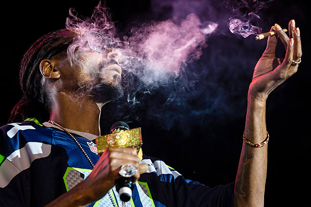 Snoop Dogg exhales lungfuls of blunt smoke on stage during 