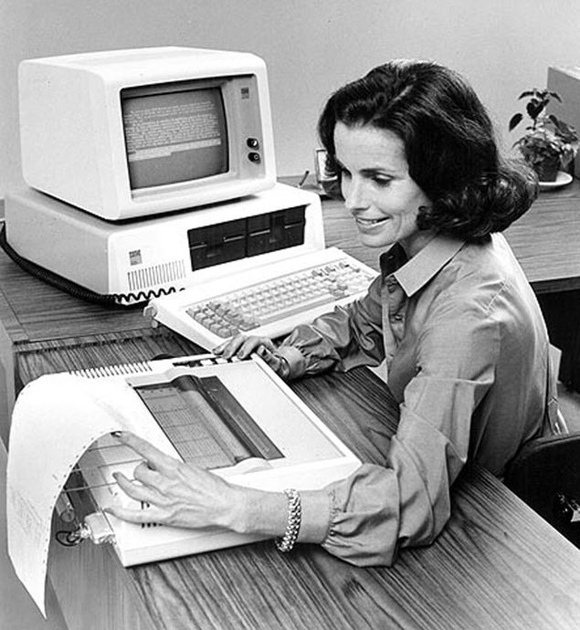 IBM Personal Computer, que armazenava cartas, manuscritros e outros textos