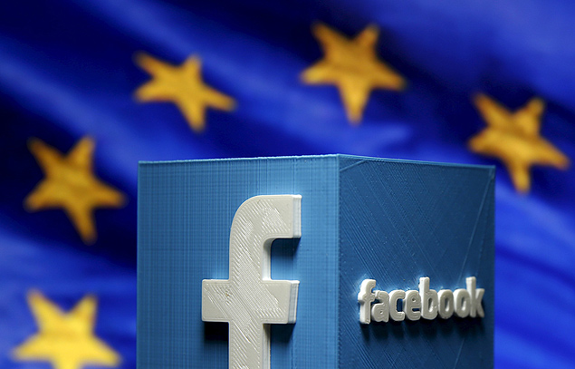 Logotipo do Facebook em frente a uma bandeira da União Europeia