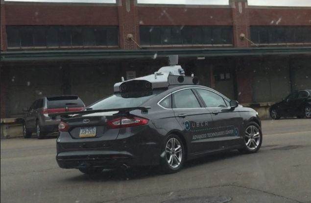 Foto veiculada no jornal "Pittsburgh Business Times" do carro-teste da Uber em Pittsburgh, nos EUA