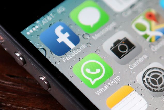 SAN FRANCISCO, CA - FEBRUARY 19: The Facebook and WhatsApp app icons are displayed on an iPhone on February 19, 2014 in San Francisco City. Facebook Inc. announced that it will purchase smartphone-messaging app company WhatsApp Inc. for $19 billion in cash and stock. (Photo illustration by Justin Sullivan/Getty Images/AFP == FOR NEWSPAPERS, INTERNET, TELCOS & TELEVISION USE ONLY ==