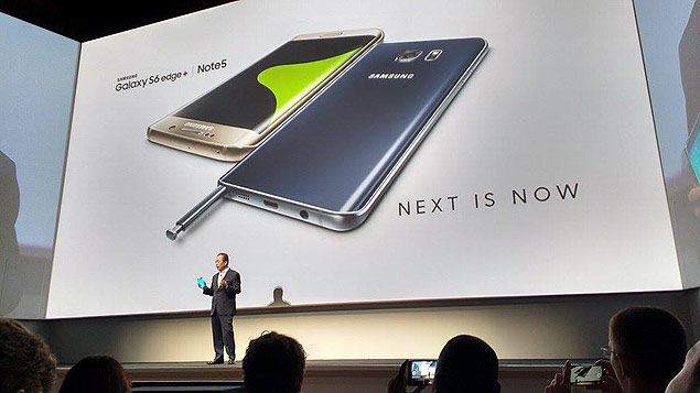 JK Shin, presidente-executivo da Samsung, anuncia as novidades no evento em NY