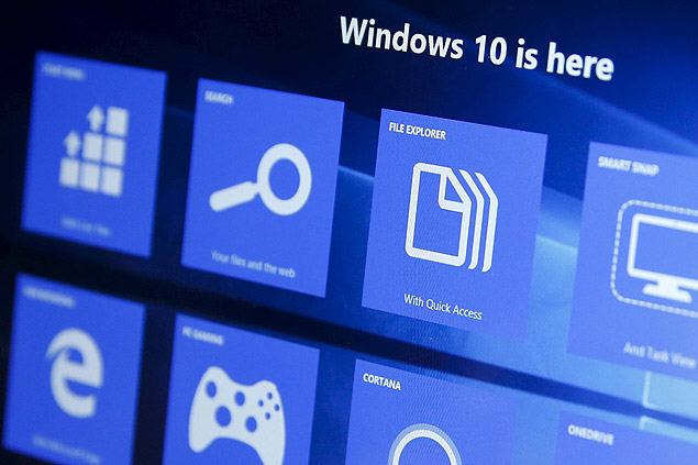 Tela com o Windows 10 durante evento da Microsoft em Garden City, Nova York