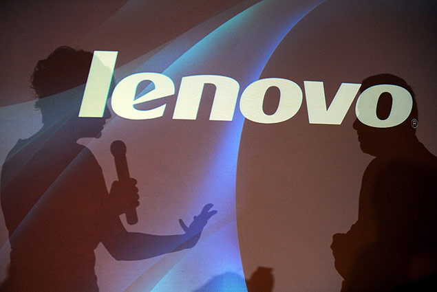 (FILES) In this file photo taken on June 23, 2010 the shadows of Bollywood actress Gul Panag (L) speaking with Lenovo India Managing Director Amar Babu on stage are seen at the unveiling of the new range of Lenovo products during a press conference in Bangalore. Shares in Chinese technology giant Lenovo slumped 13.82 percent in early Hong Kong trade on February 4, 2014, after it agreed to buy struggling handset maker Motorola from Google for USD 2.91 billion. AFP PHOTO/Dibyangshu SARKAR/FILES ORG XMIT: DS319